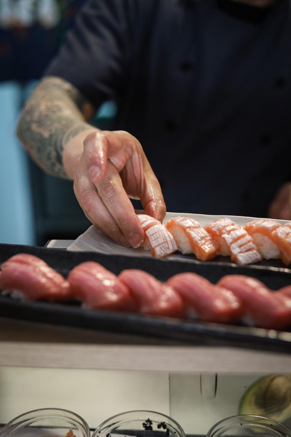 Preparação artesanal de nigiri
